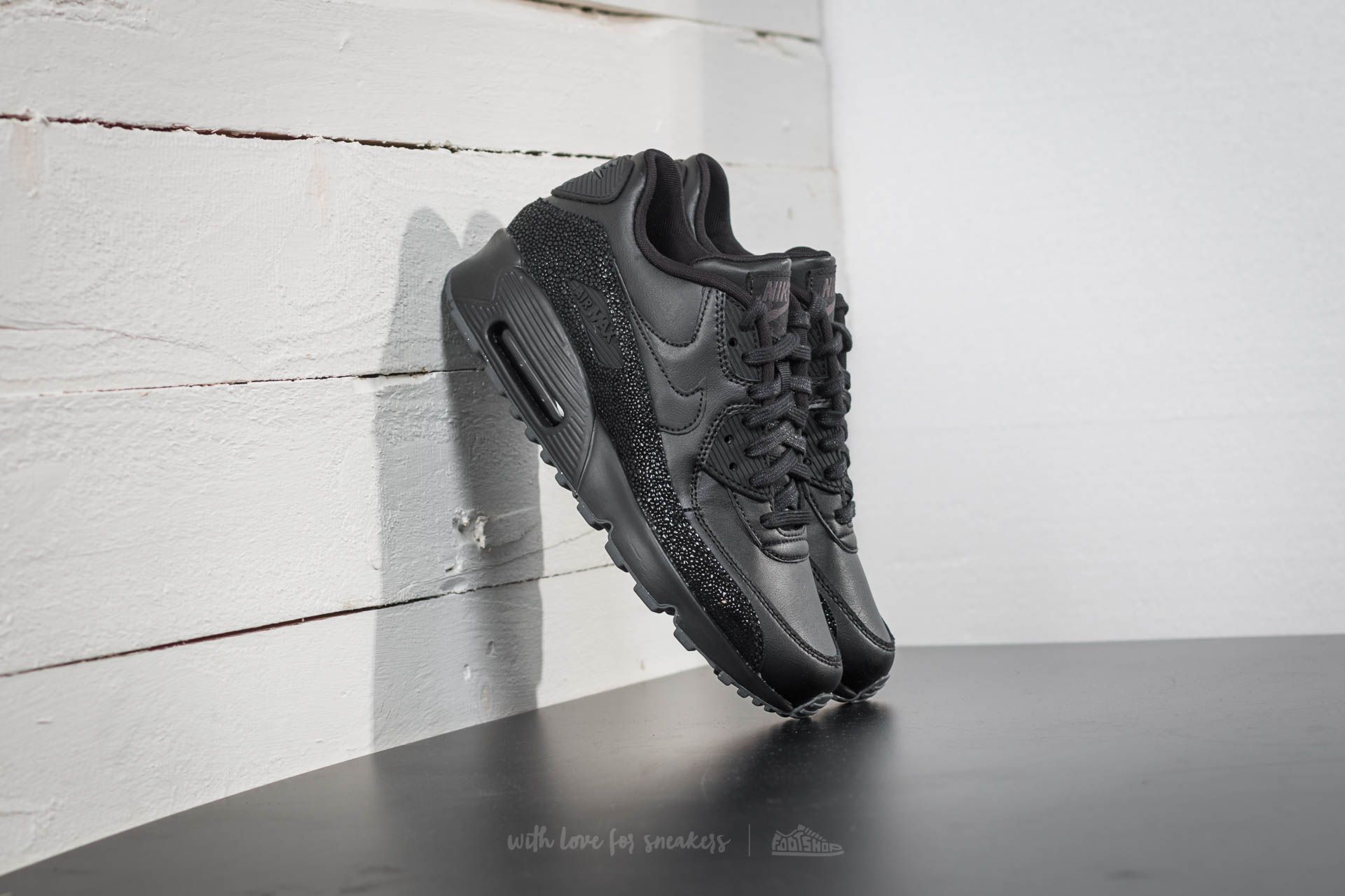 Nike air max 90 black leather women's hotsell