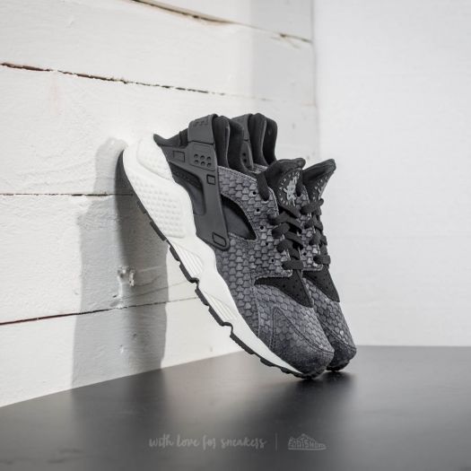 nike air huarache women's black