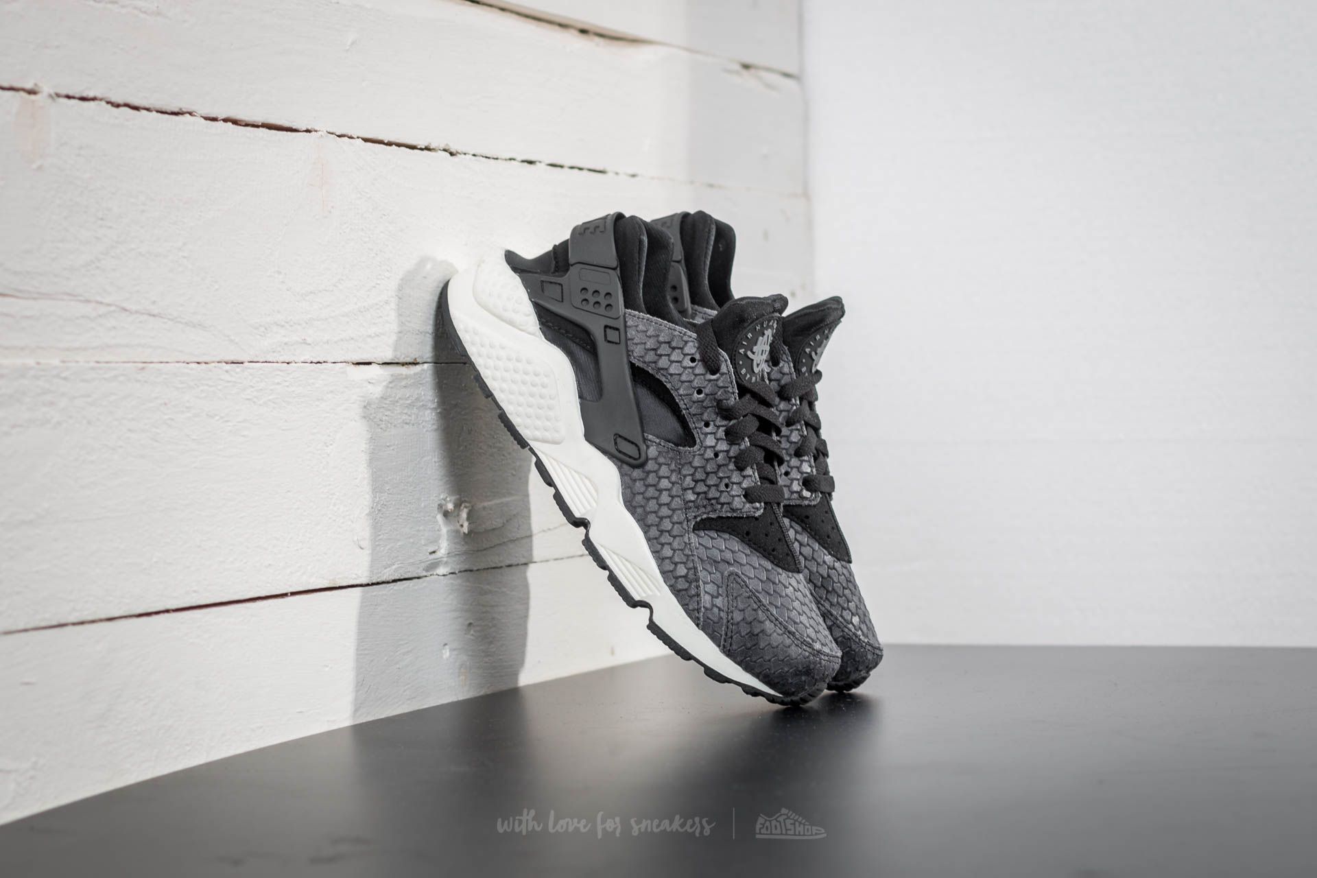 Women s shoes Nike Wmns Air Huarache Run Premium Black Black Sail