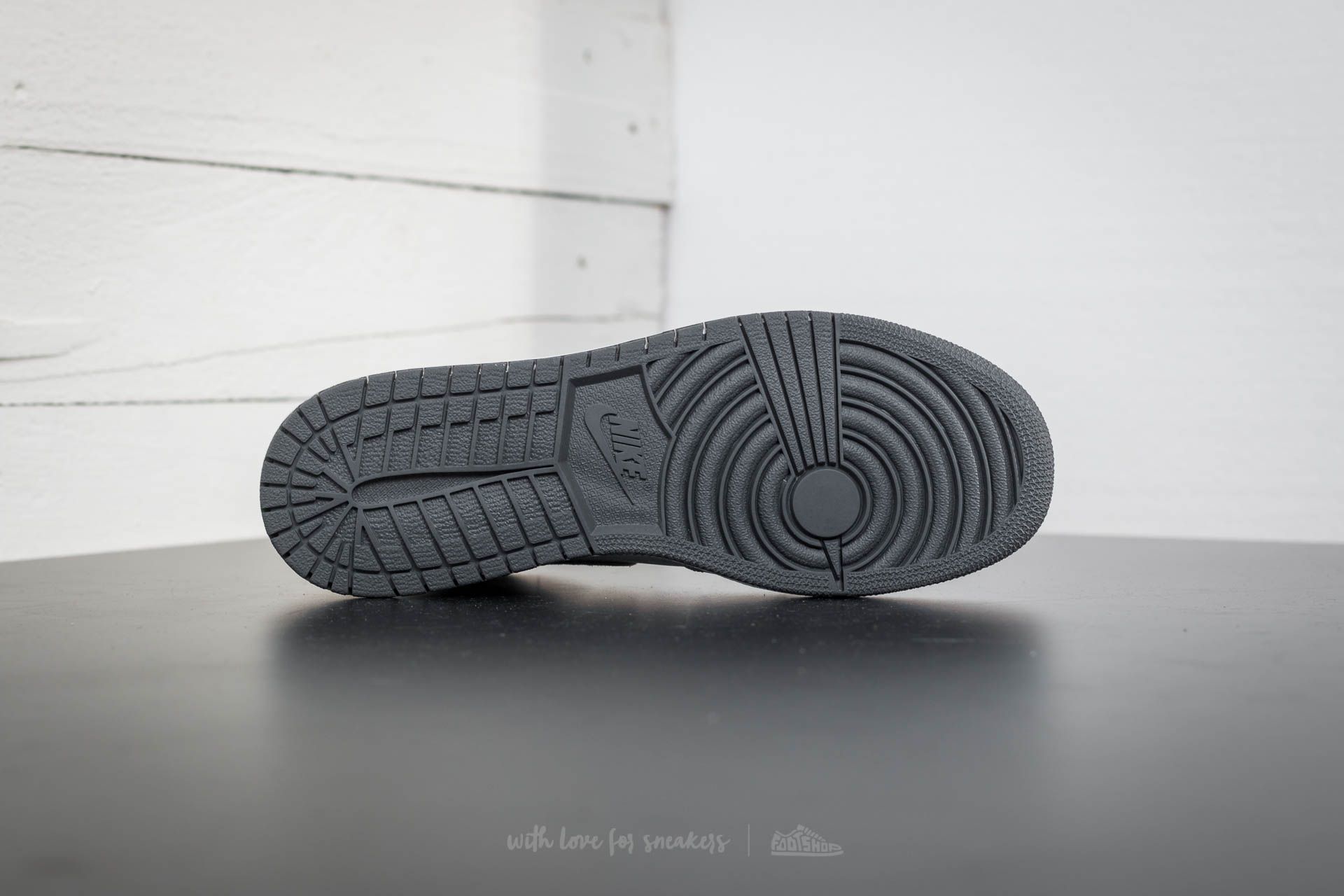 Women's shoes Air Jordan 1 Retro Hi Premium BG Wolf Grey/ Dark Grey-White