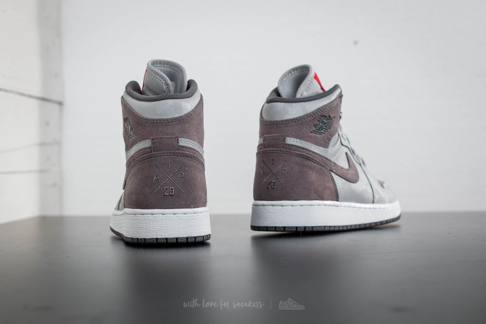 Women's shoes Air Jordan 1 Retro Hi Premium BG Wolf Grey/ Dark Grey-White