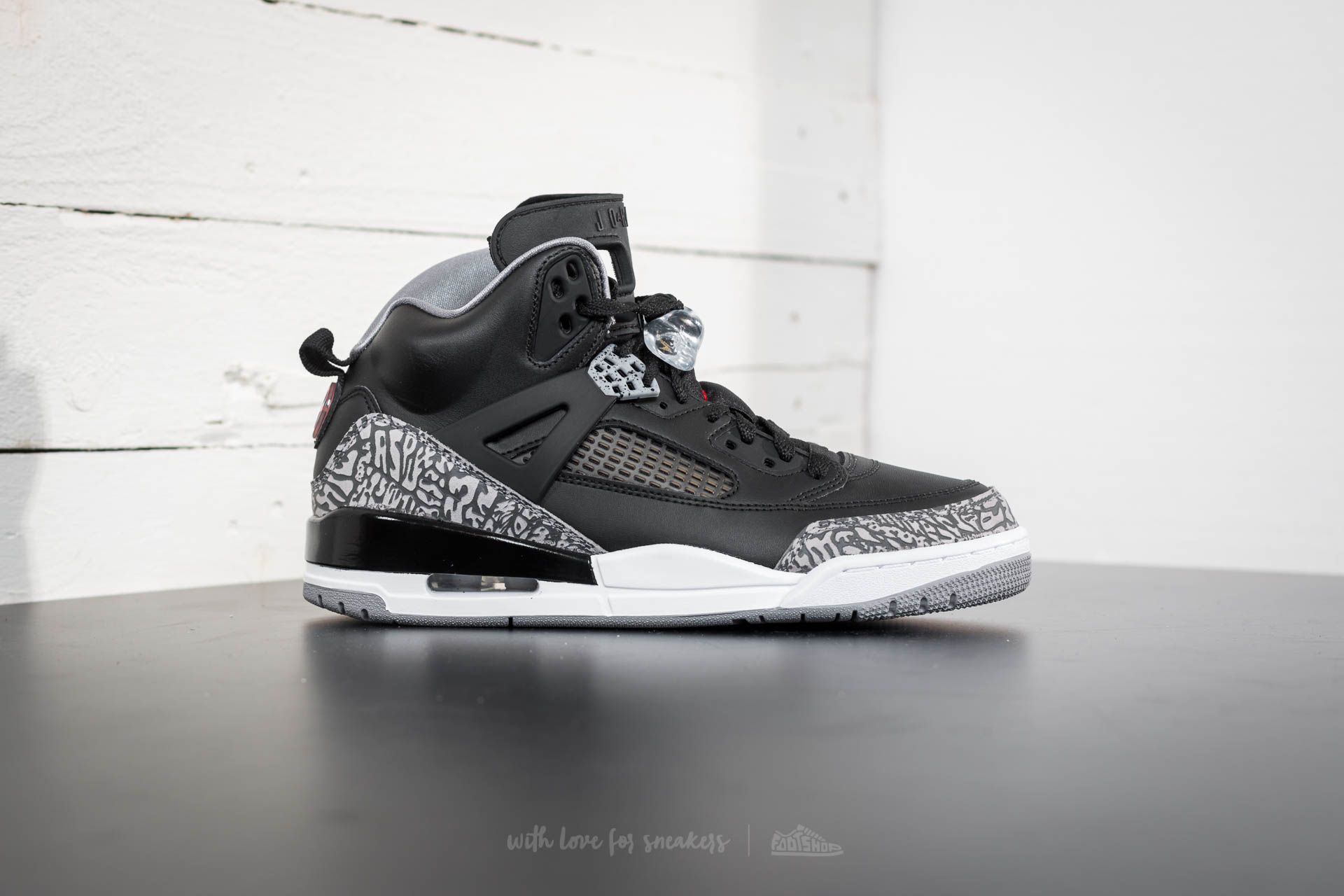 Spizike black cement top