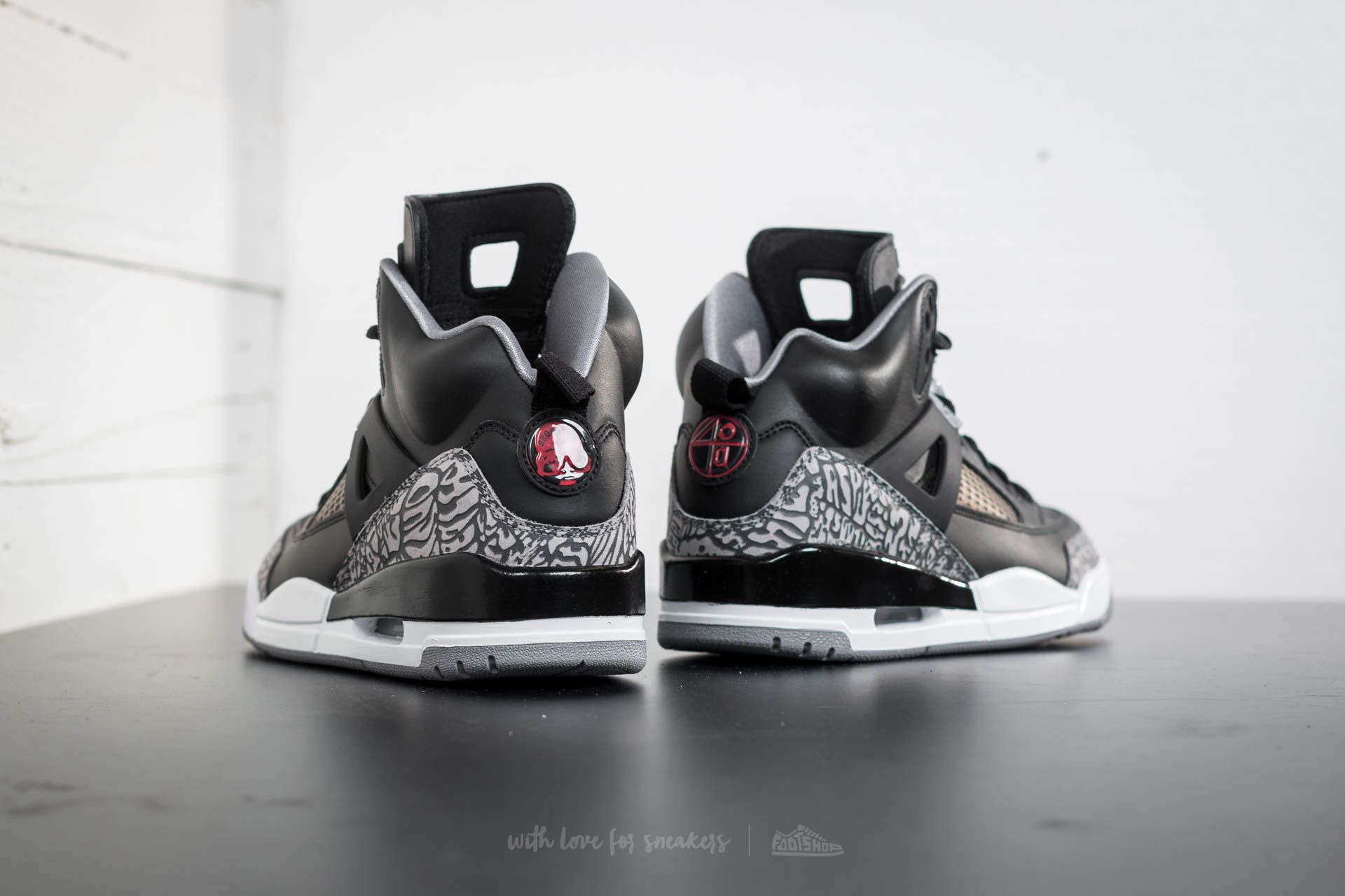 Jordan spizike black on sale mens