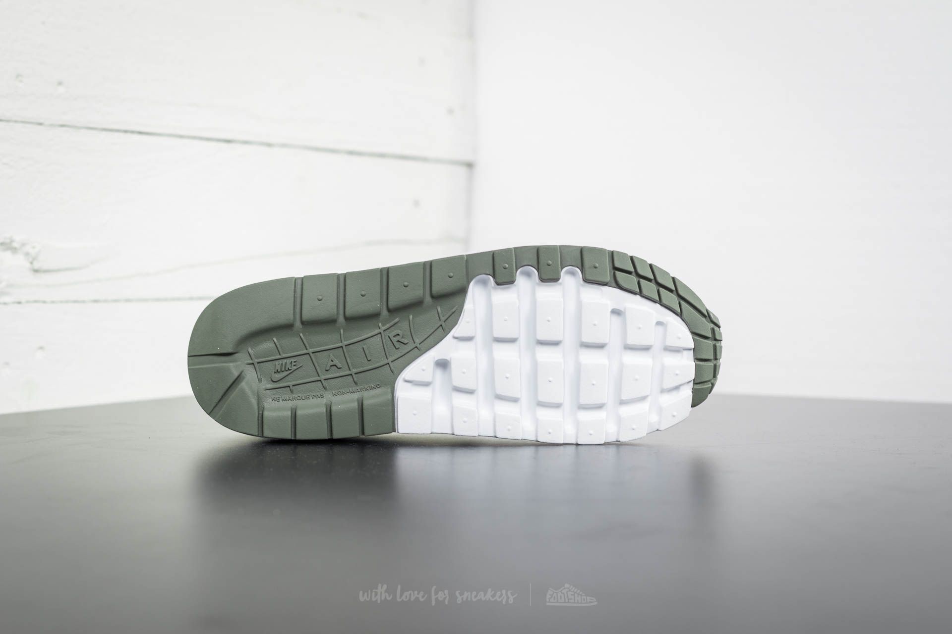 Women's shoes Nike Air Max Zero Essential GS Medium Olive/ Medium Olive