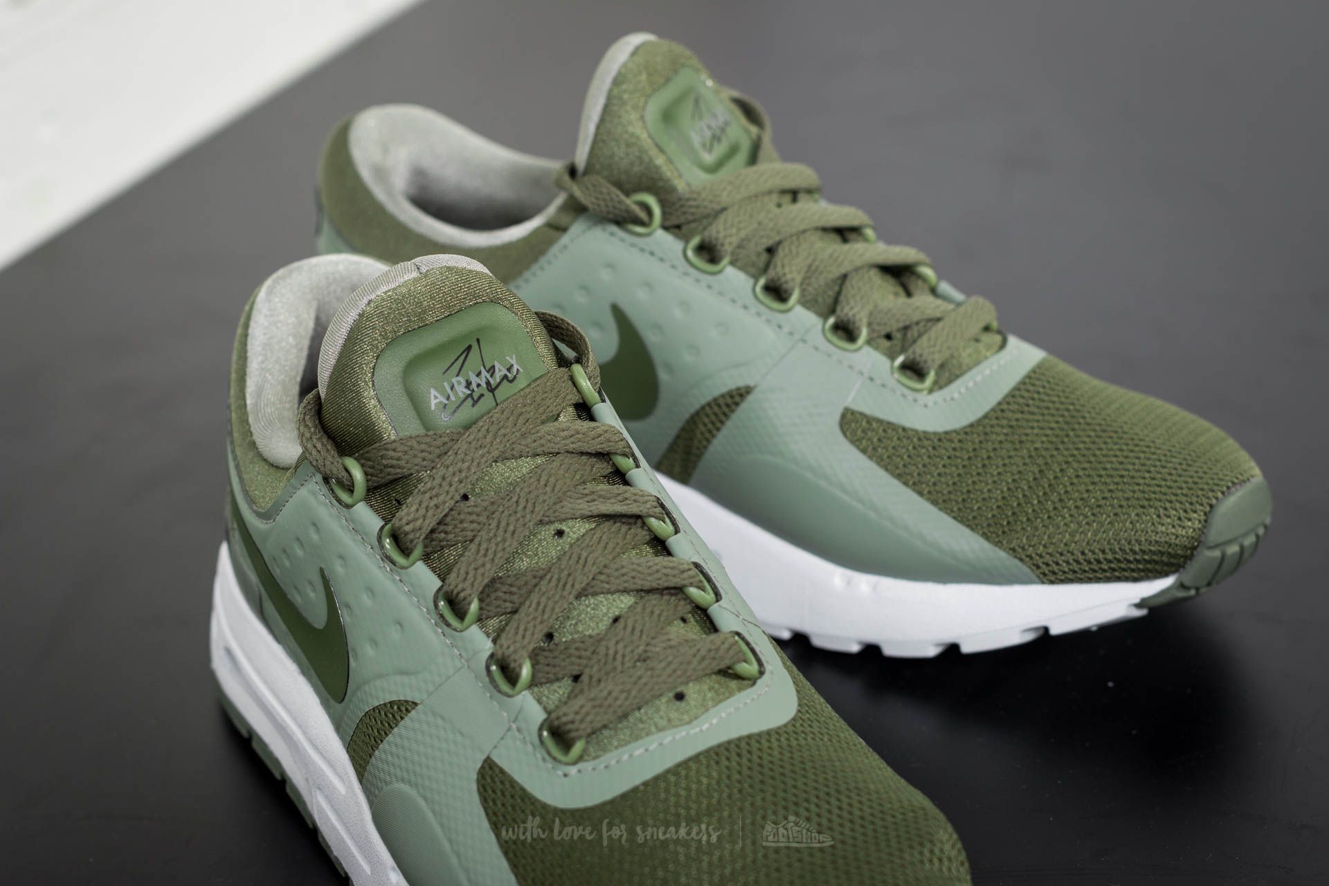 Women's shoes Nike Air Max Zero Essential GS Medium Olive/ Medium Olive