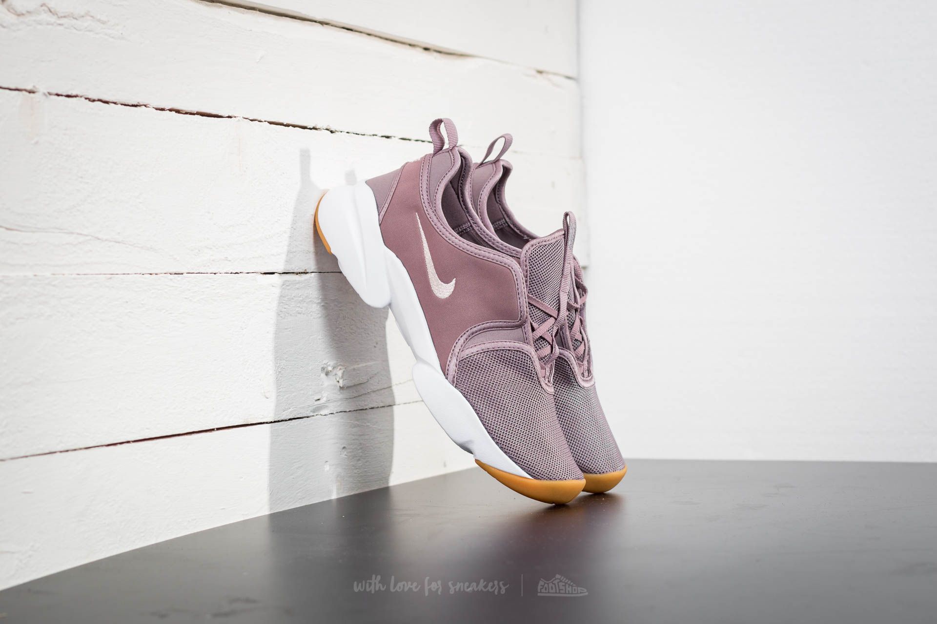 Women s shoes Nike W Loden Taupe Grey Taupe Grey Silt Red Footshop