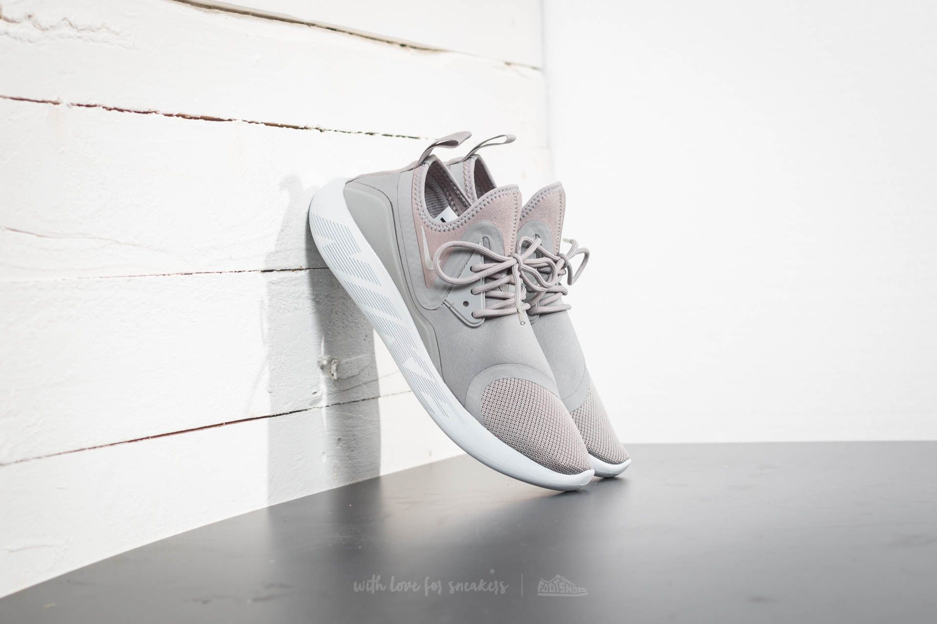 Chaussures et baskets homme Nike Lunarcharge Essential Dust/ Cobblestone-Pure Platinum