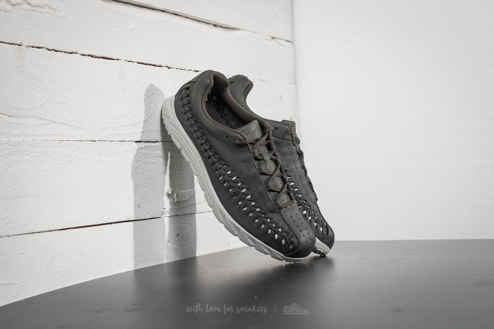 Vyriška avalynė Nike Mayfly Woven Sequoia/ Pale Grey-Black
