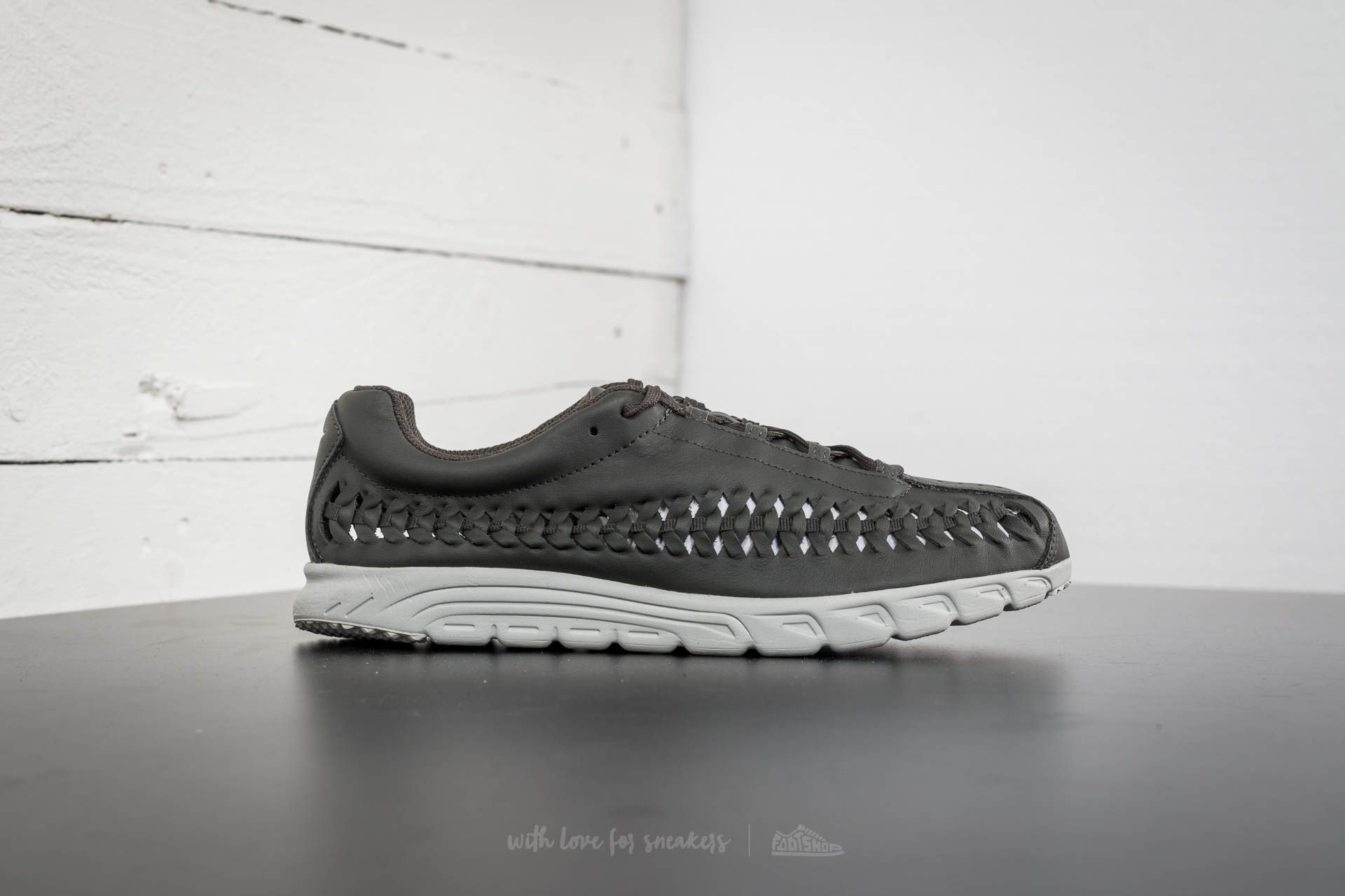 Vyriška avalynė Nike Mayfly Woven Sequoia/ Pale Grey-Black