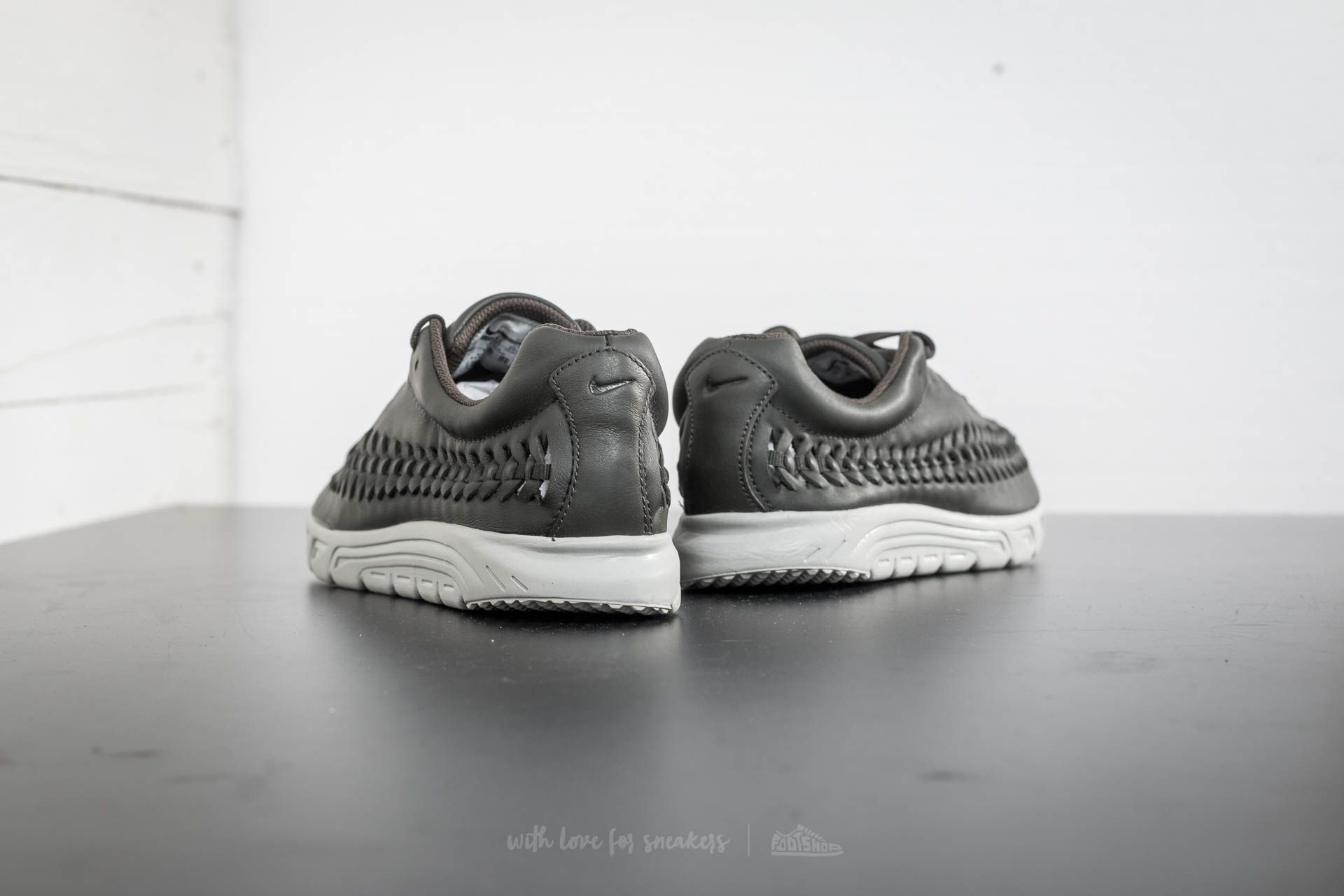 Vyriška avalynė Nike Mayfly Woven Sequoia/ Pale Grey-Black
