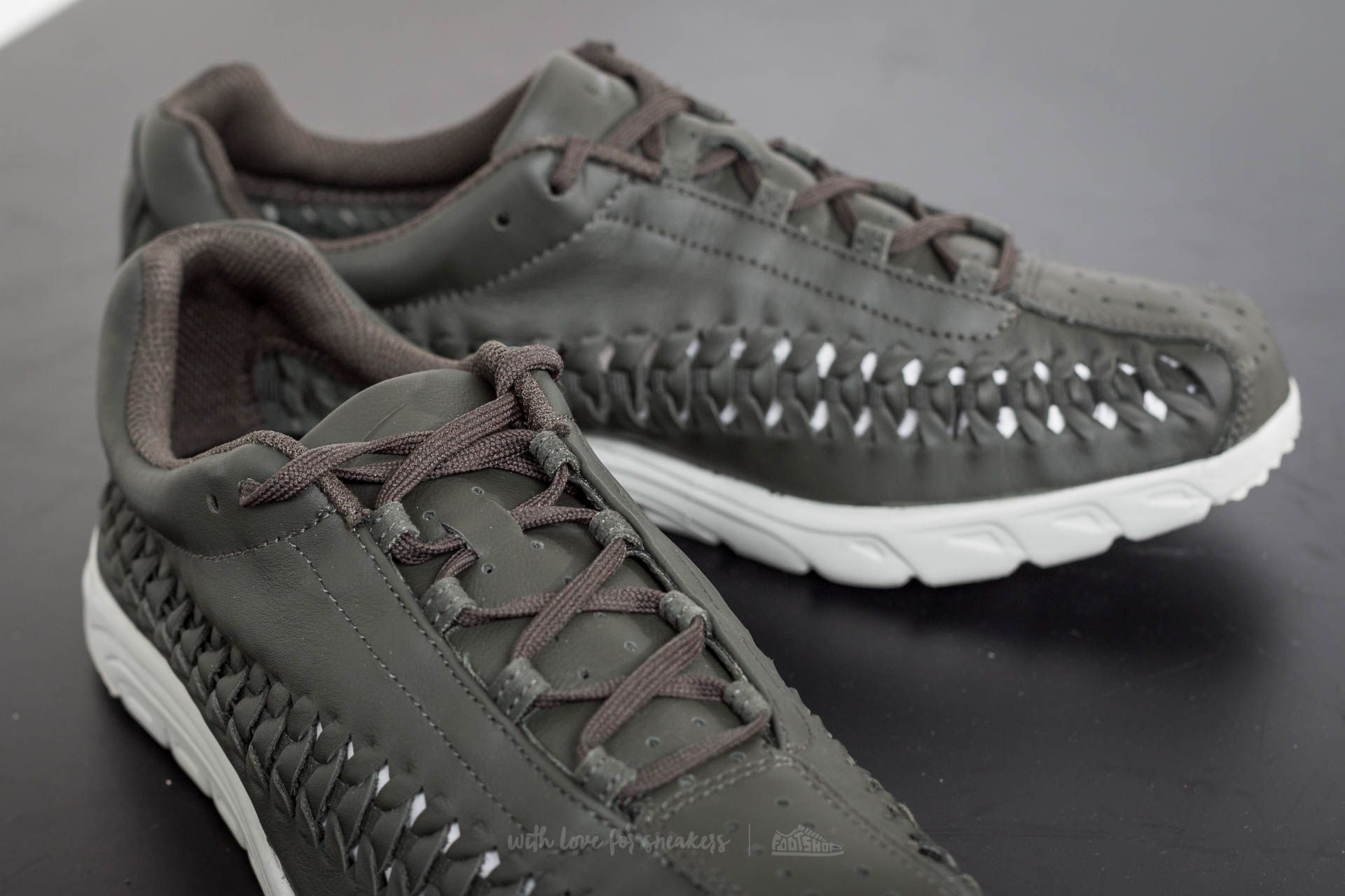 Vyriška avalynė Nike Mayfly Woven Sequoia/ Pale Grey-Black