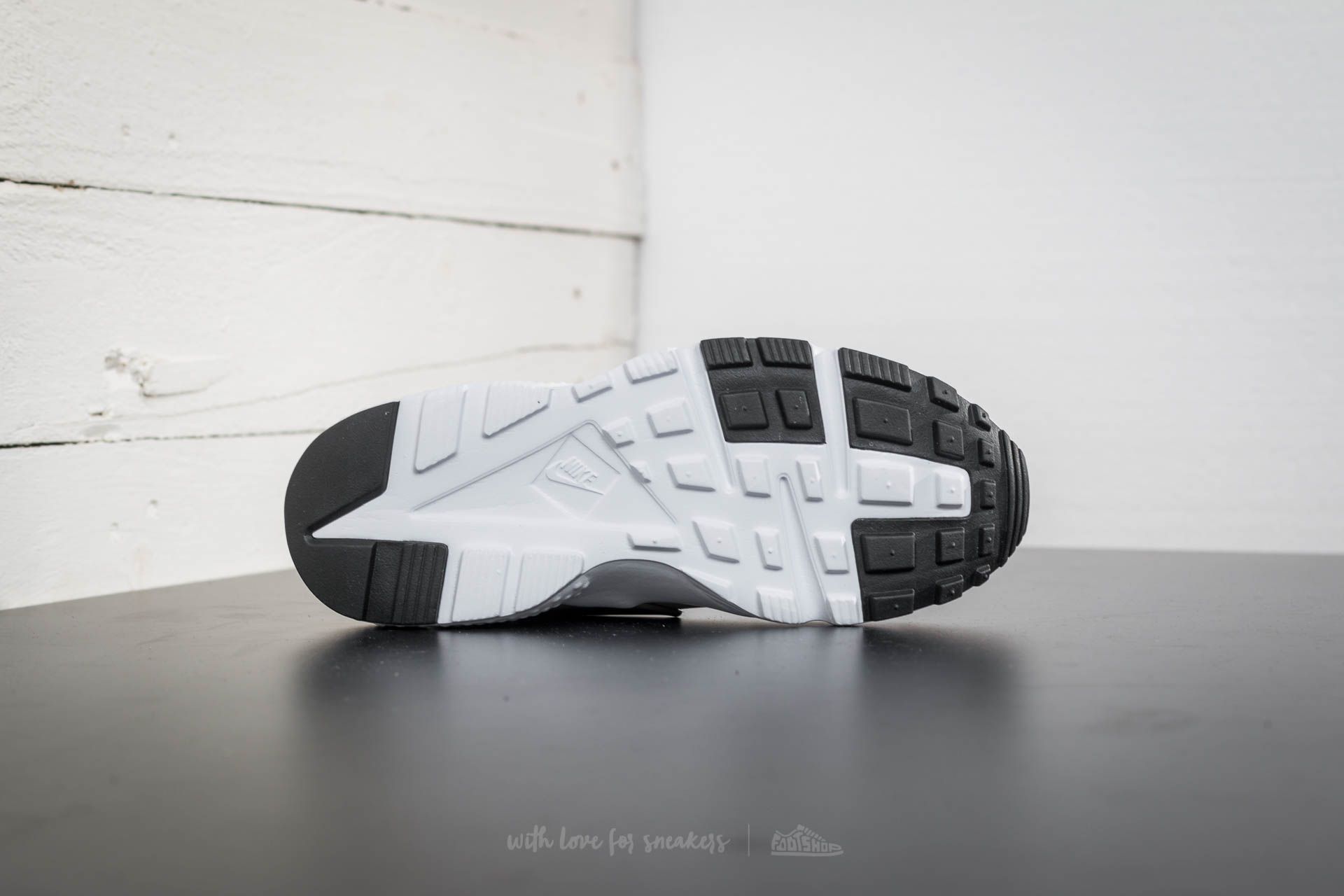 Women s shoes Nike Huarache Run GS Cobblestone Cobblestone White Footshop