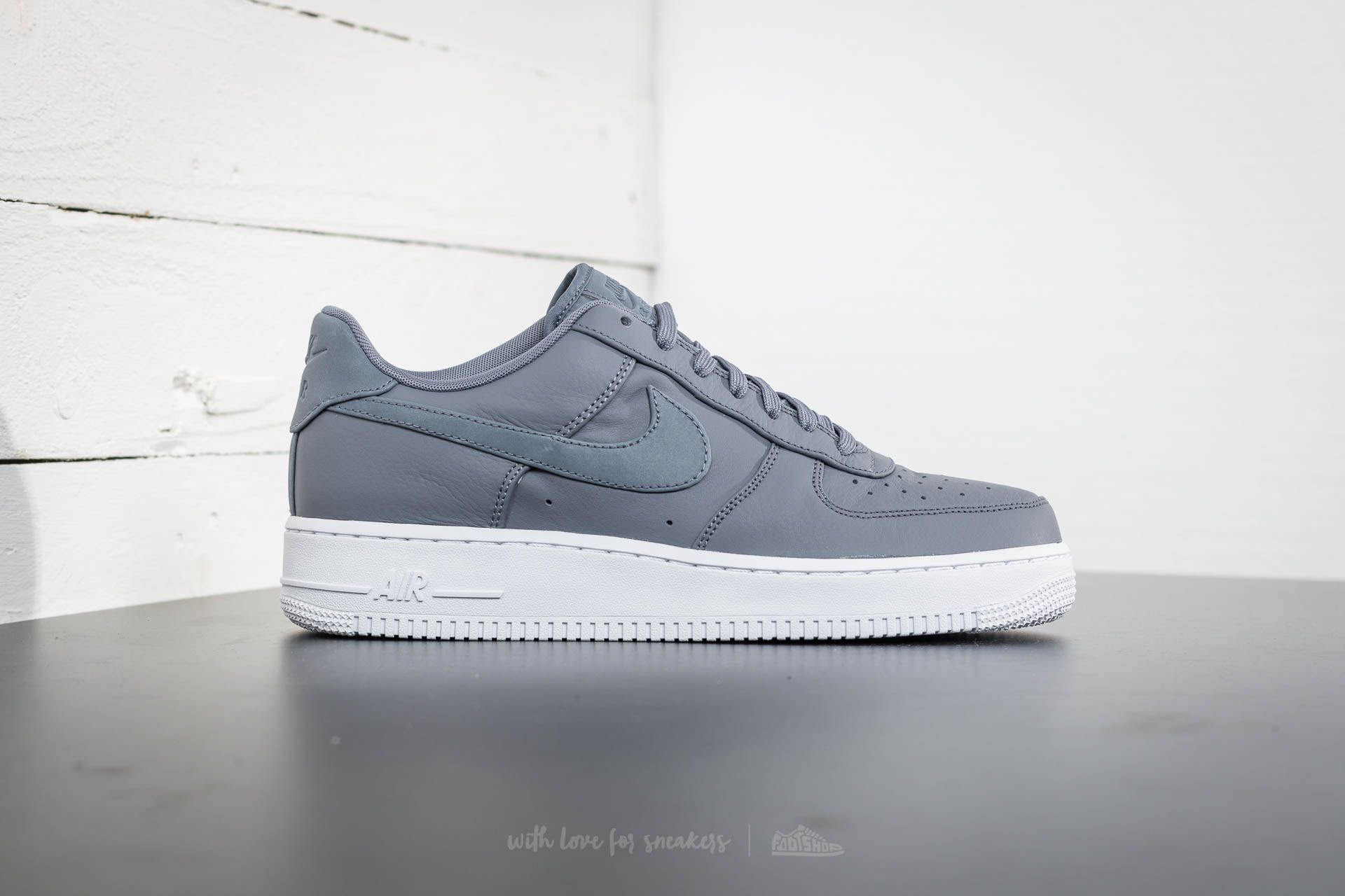 Férfi cipők Nike Air Force 1 ´07 Premium Light Carbon/ Light Carbon