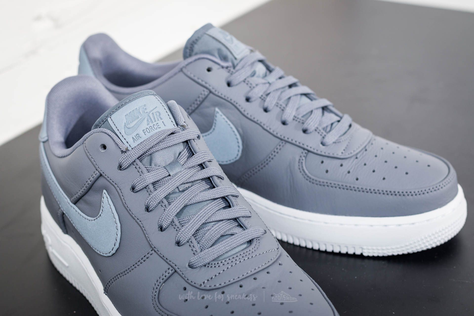 Férfi cipők Nike Air Force 1 ´07 Premium Light Carbon/ Light Carbon