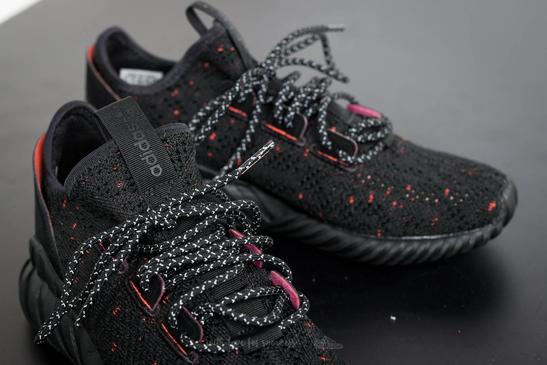 Adidas tubular doom 2025 sock black red