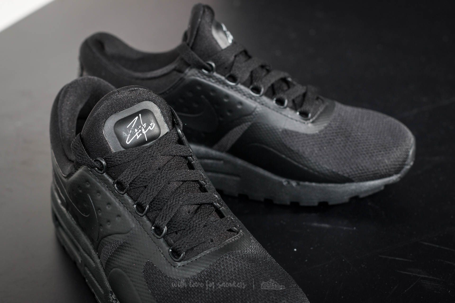 Women s shoes Nike Air Max Zero Essential GS Black Black Black