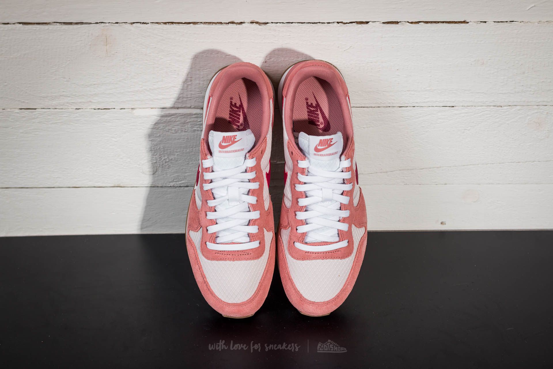 Women s shoes Nike Wmns Internationalist Red Stardust Noble Red