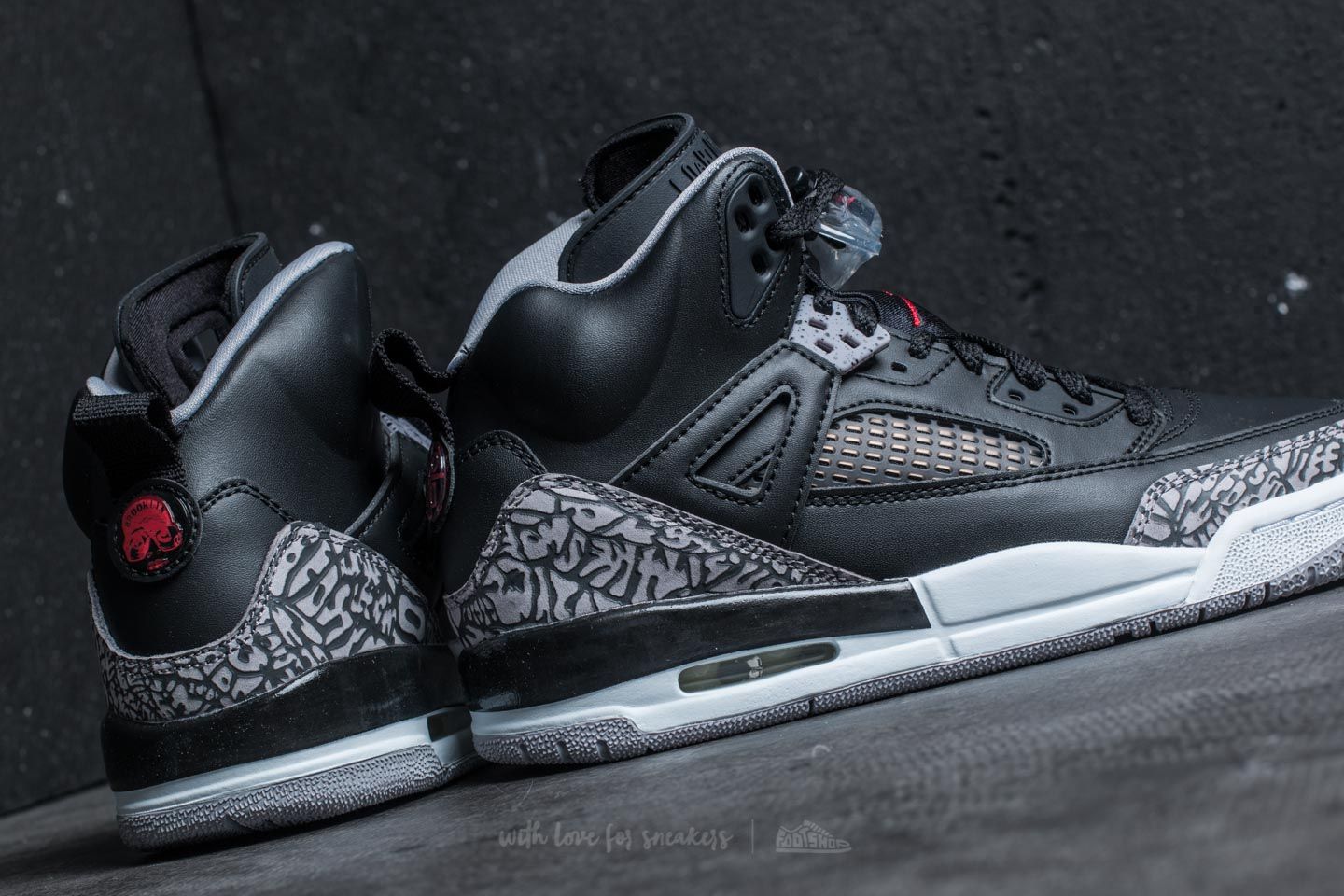 Chaussures et baskets femme Jordan Spizike BG Black Varsity Red Cement Grey Footshop