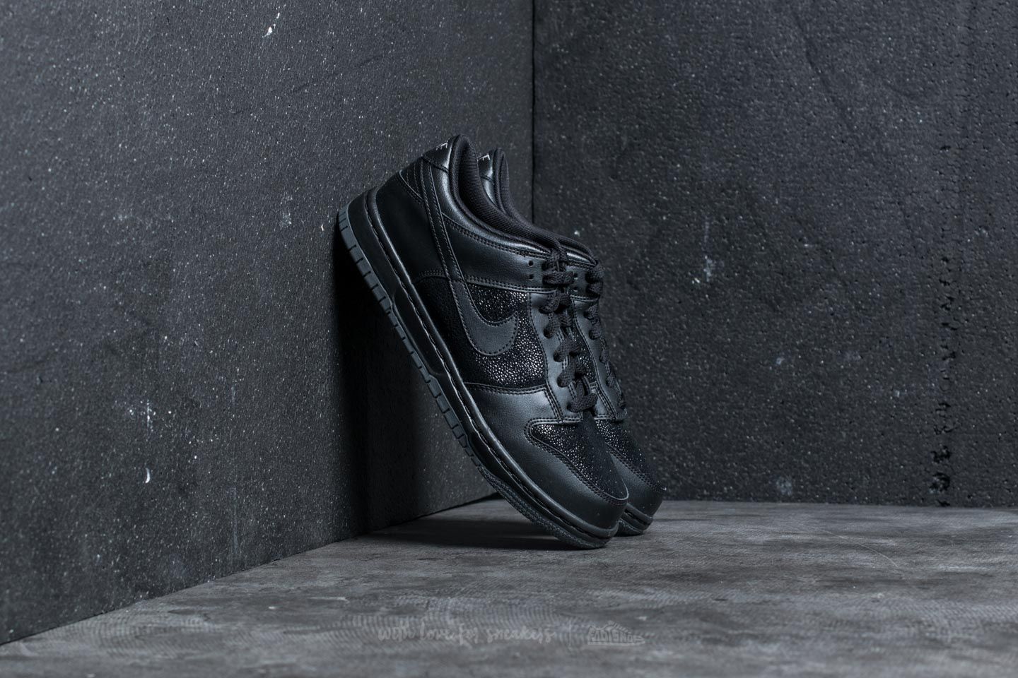 Buty damskie Nike Dunk Low SE (GS) Black/ Black-Dark Grey