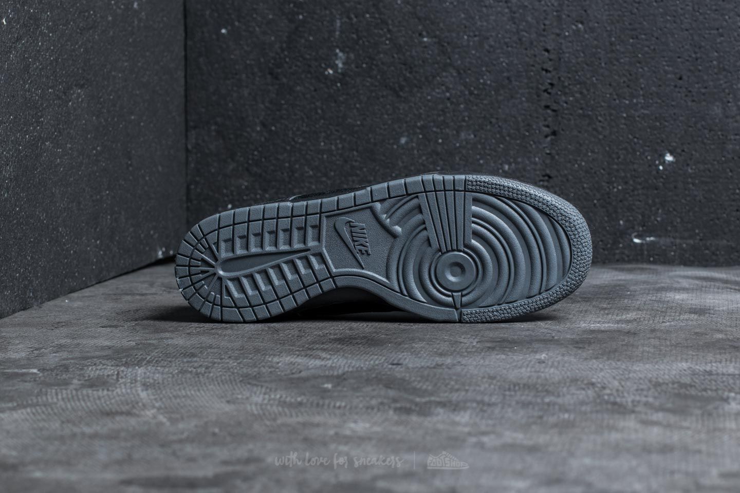 Women's shoes Nike Dunk Low SE (GS) Black/ Black-Dark Grey
