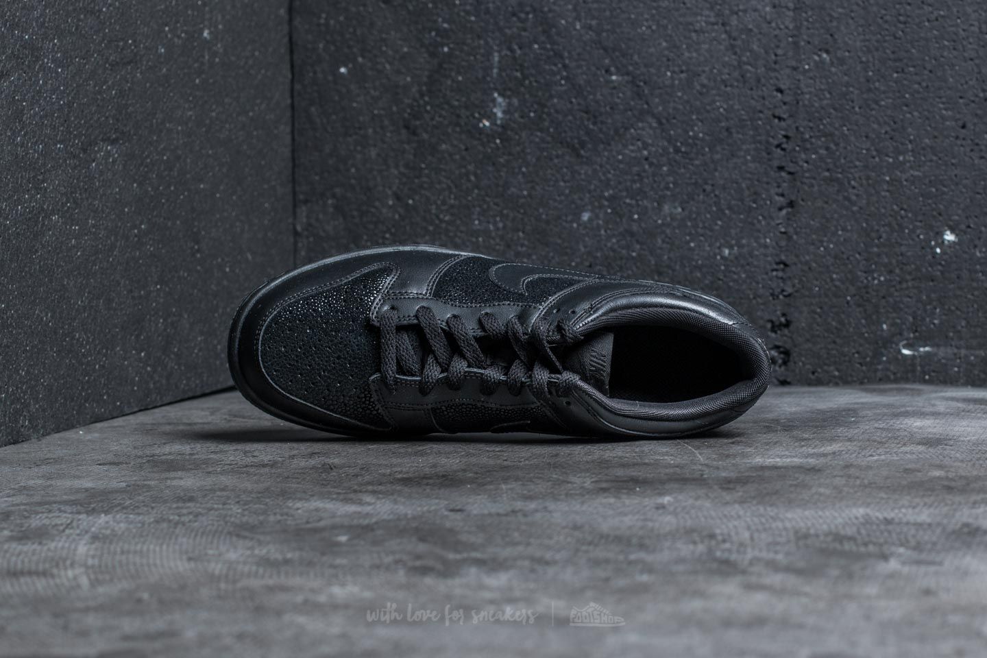Women's shoes Nike Dunk Low SE (GS) Black/ Black-Dark Grey