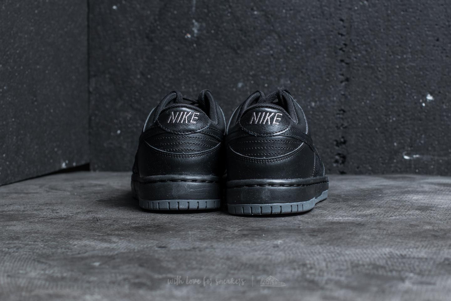 Women's shoes Nike Dunk Low SE (GS) Black/ Black-Dark Grey