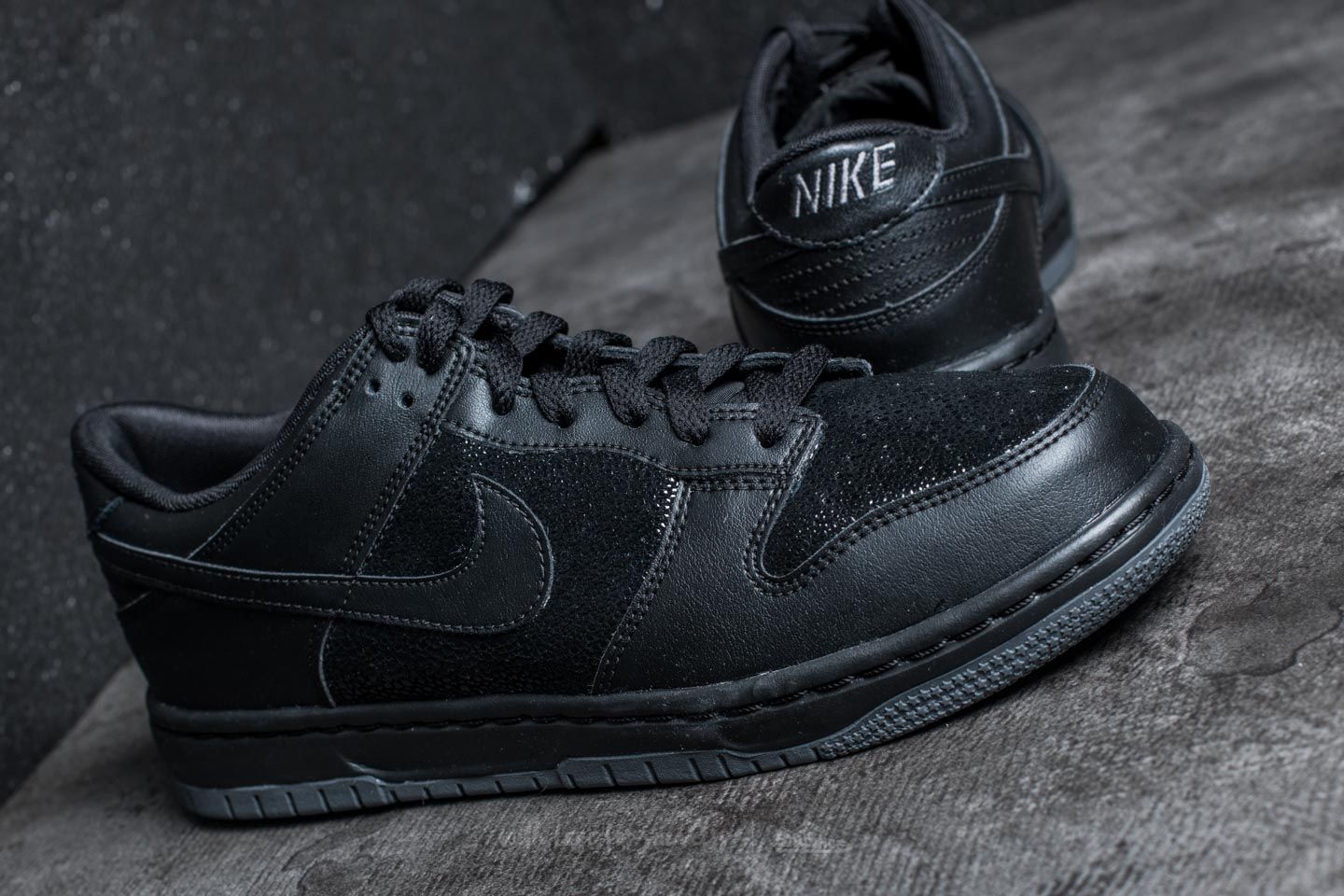 All black dunks deals