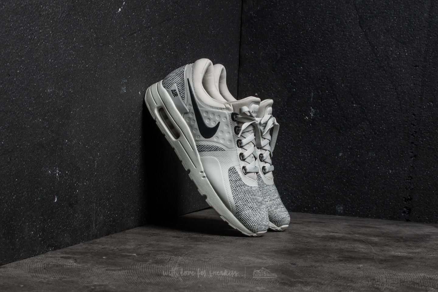 Nike air max zero se light bone hot sale