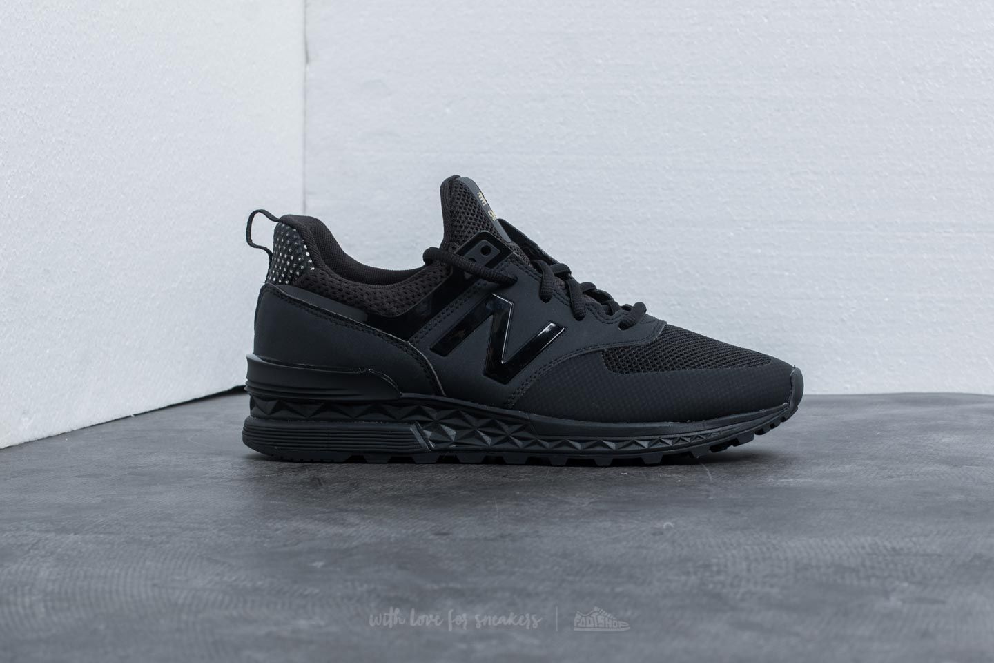 Chaussures et baskets femme New Balance 574 Black Black Footshop