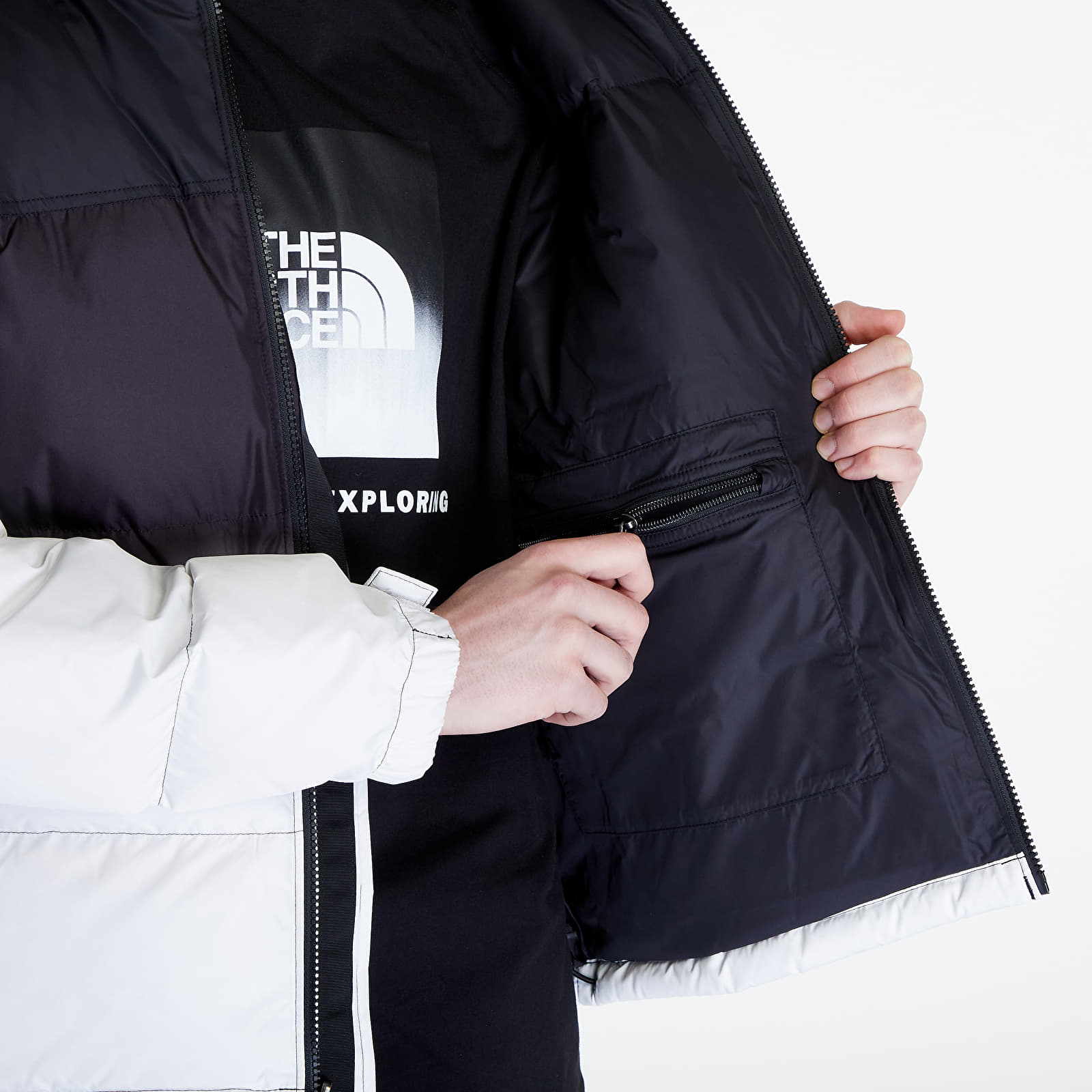 Dzsekik The North Face 96 Nuptse Dip Dye Jacket TNF Black Dip Dye