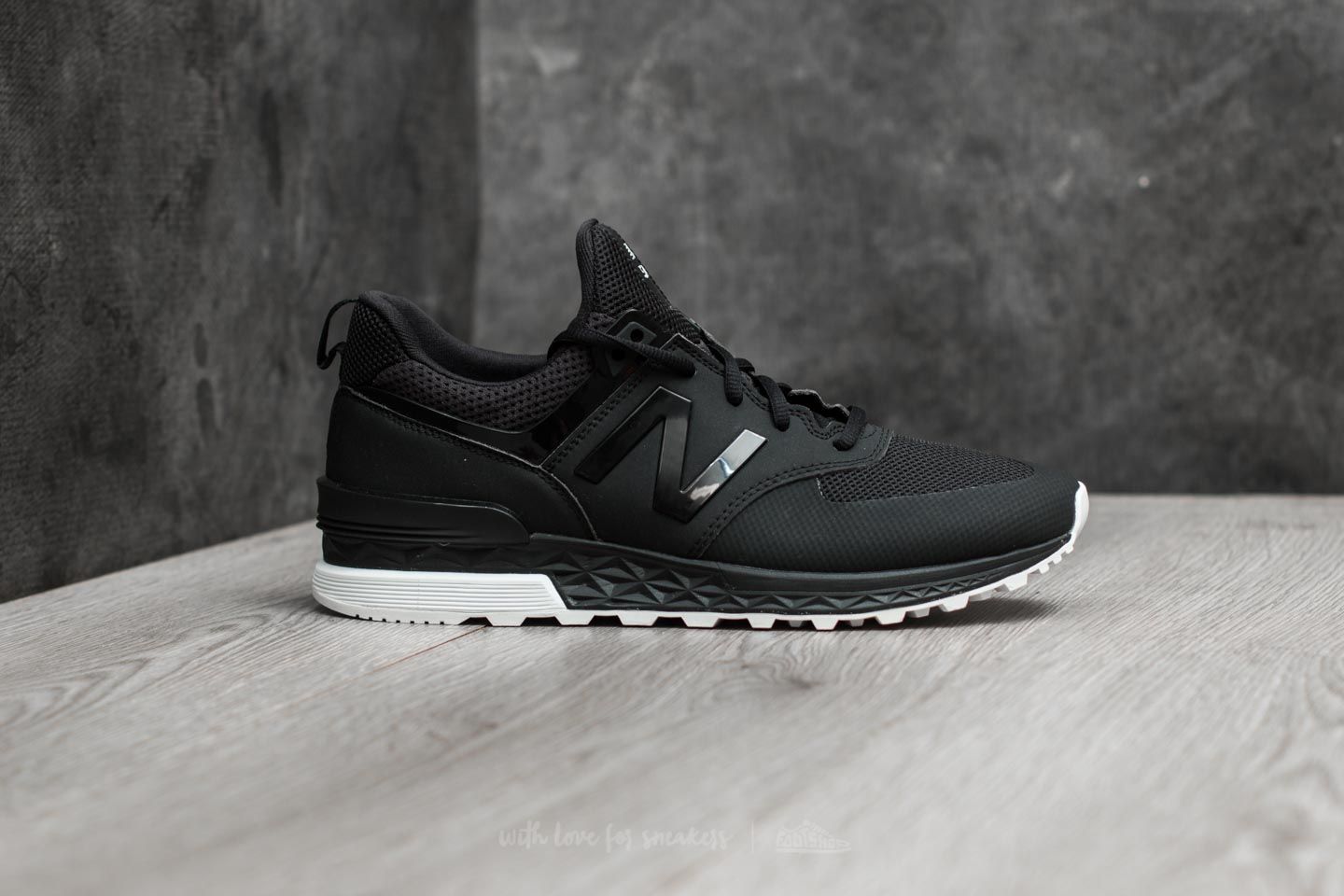 Chaussures et baskets homme New Balance 574 Black White Footshop