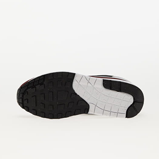 Black nikes hotsell with white soles
