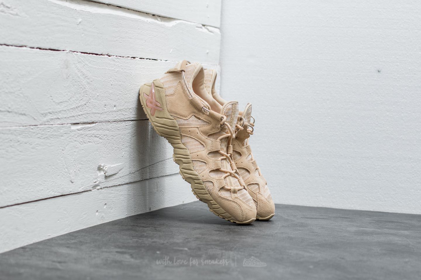 Asics gel top mai price