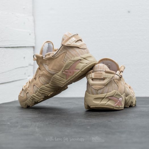 Gel mai on shop feet