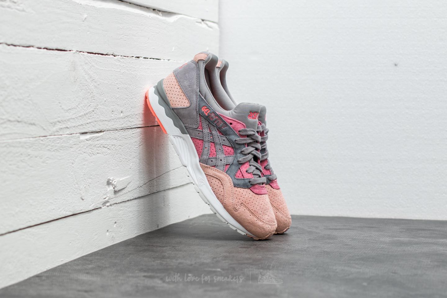 Asics shop mauve wood