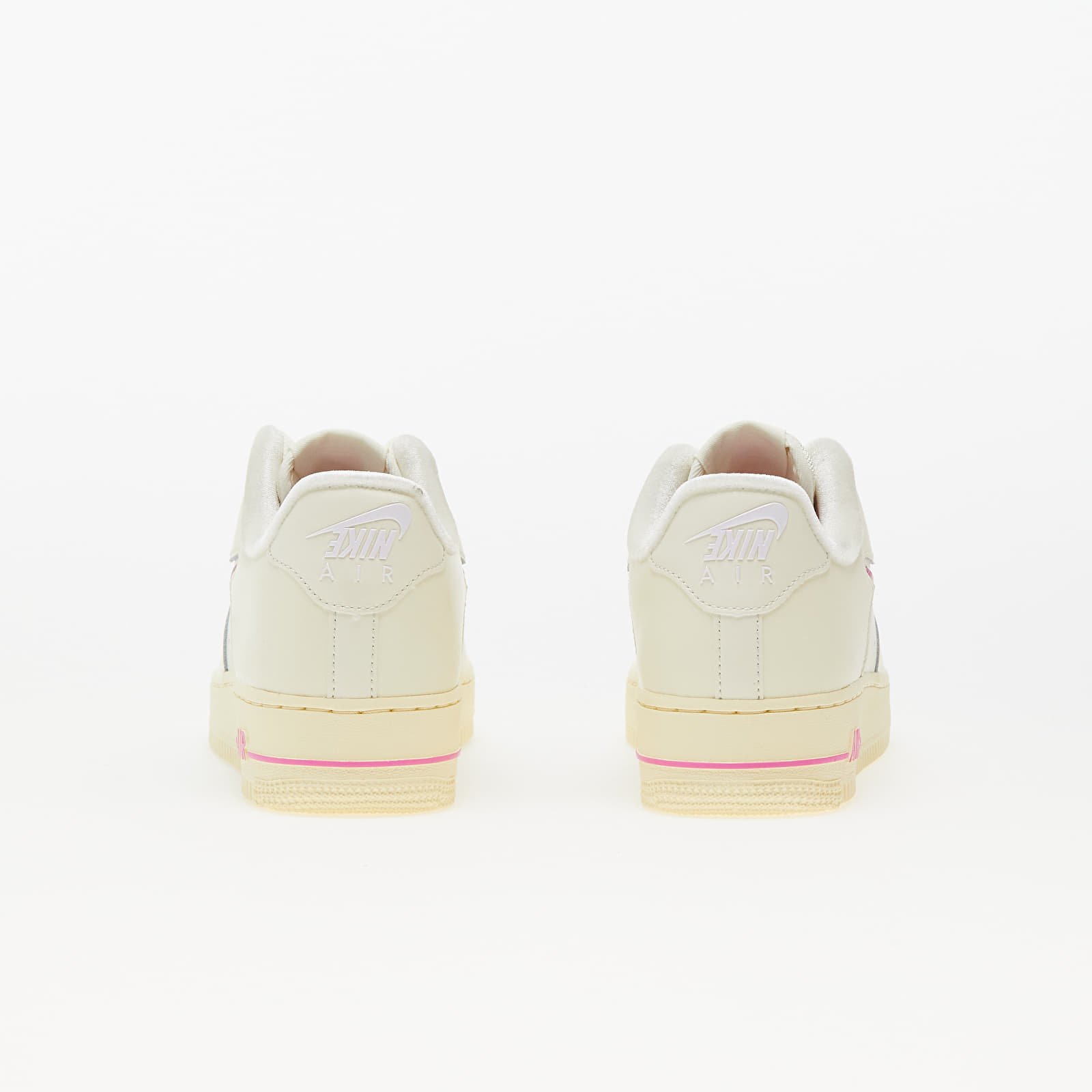 Moteriška avalynė Nike W Air Force 1 '07 Se Coconut Milk/ Playful Pink-Alabaster