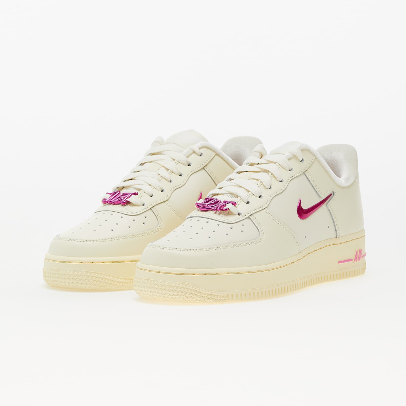 Moteriška avalynė Nike W Air Force 1 '07 Se Coconut Milk/ Playful Pink-Alabaster