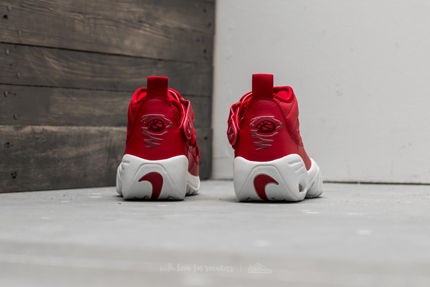 Cipők Nike Air Shake Ndestrukt Gym Red/ Gym Red-Summit White