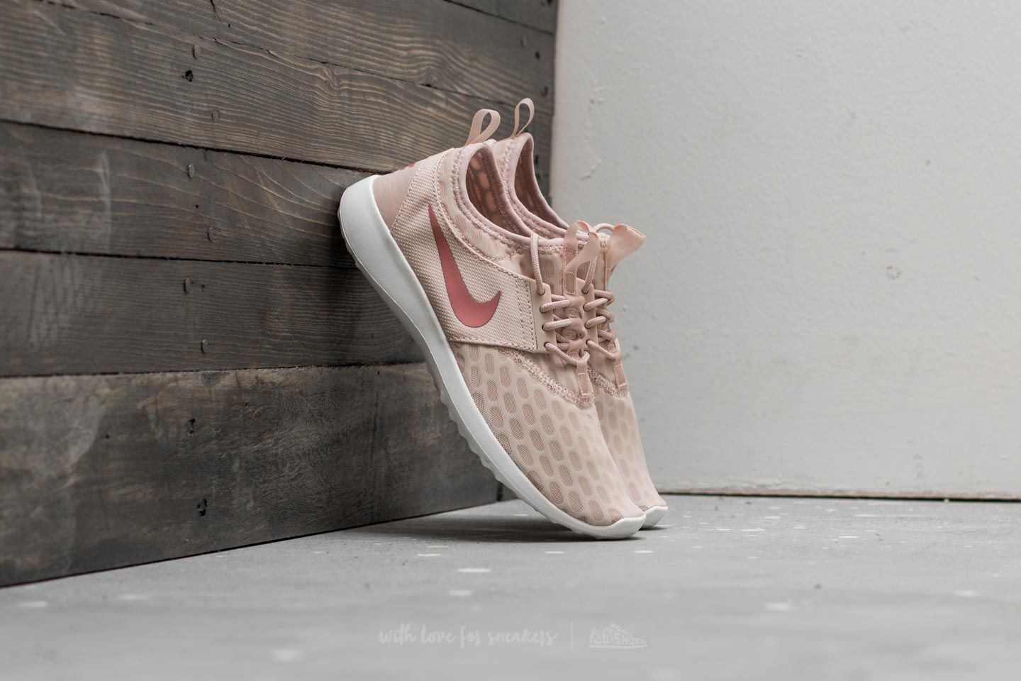 Nike juvenate siltstone red/sail/red stardust best sale