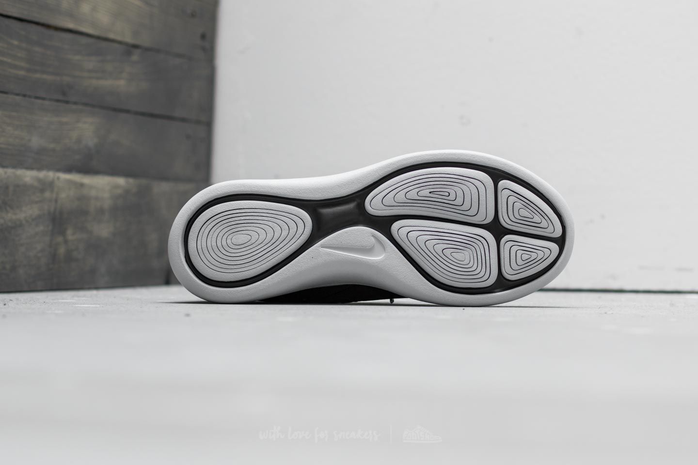 Moški čevlji Nike Lunarcharge Essential Cargo Khaki/ Cargo Khaki