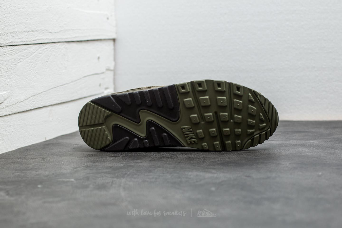 Men's shoes Nike Air Max 90 Essential Medium Olive/ Medium Olive