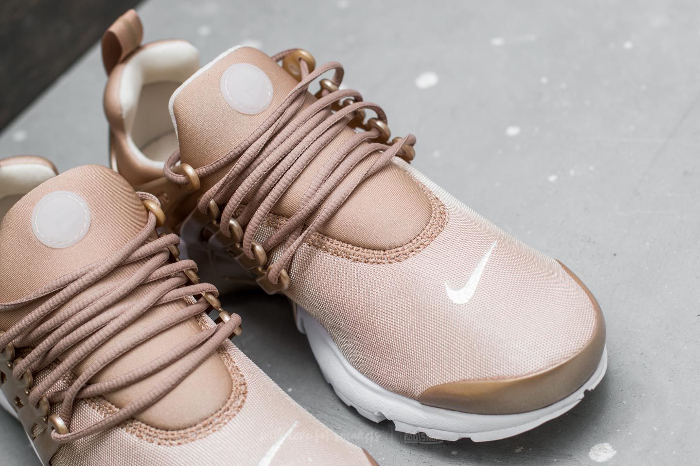 Nike air sales presto premium beige