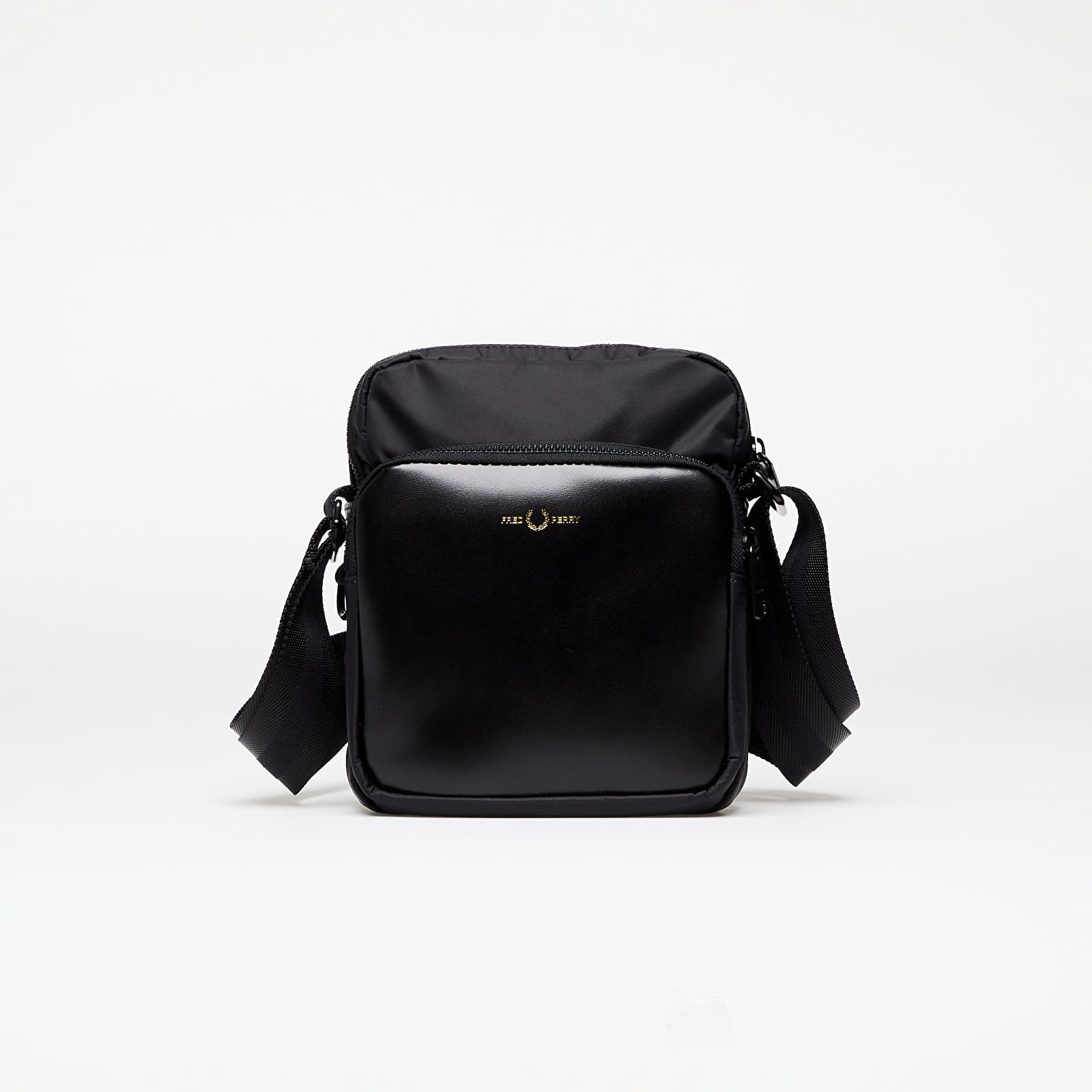 Crossbody чанти FRED PERRY Nylon Twill Leather Side Bag Black/ Gold