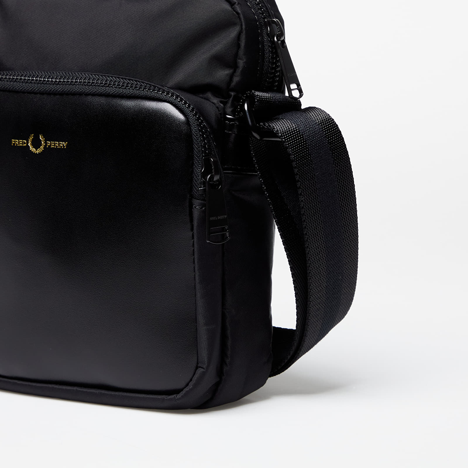 Borse a tracolla FRED PERRY Nylon Twill Leather Side Bag Black