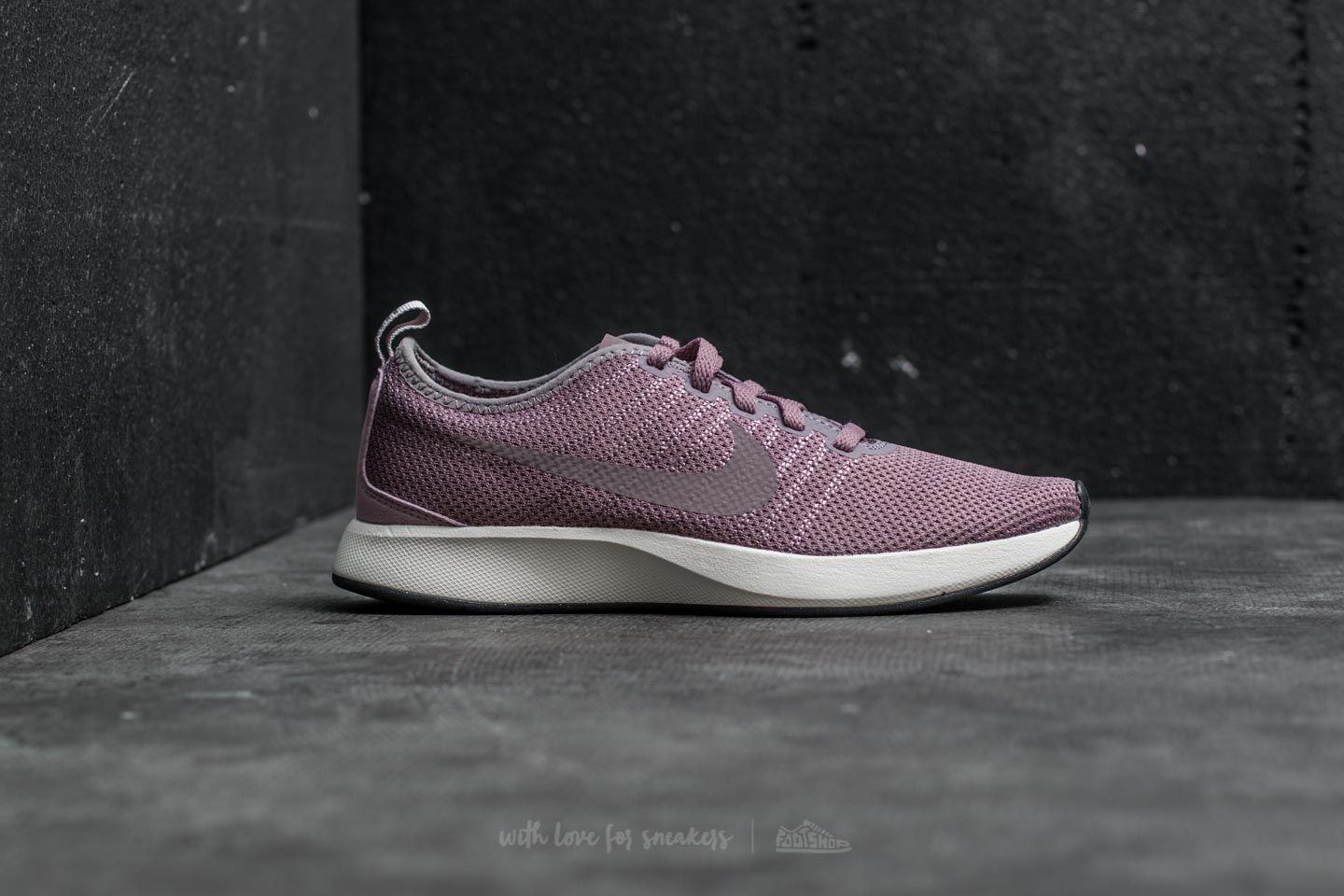 Women s shoes Nike Wmns Dualtone Racer Taupe Grey Taupe Grey Plum