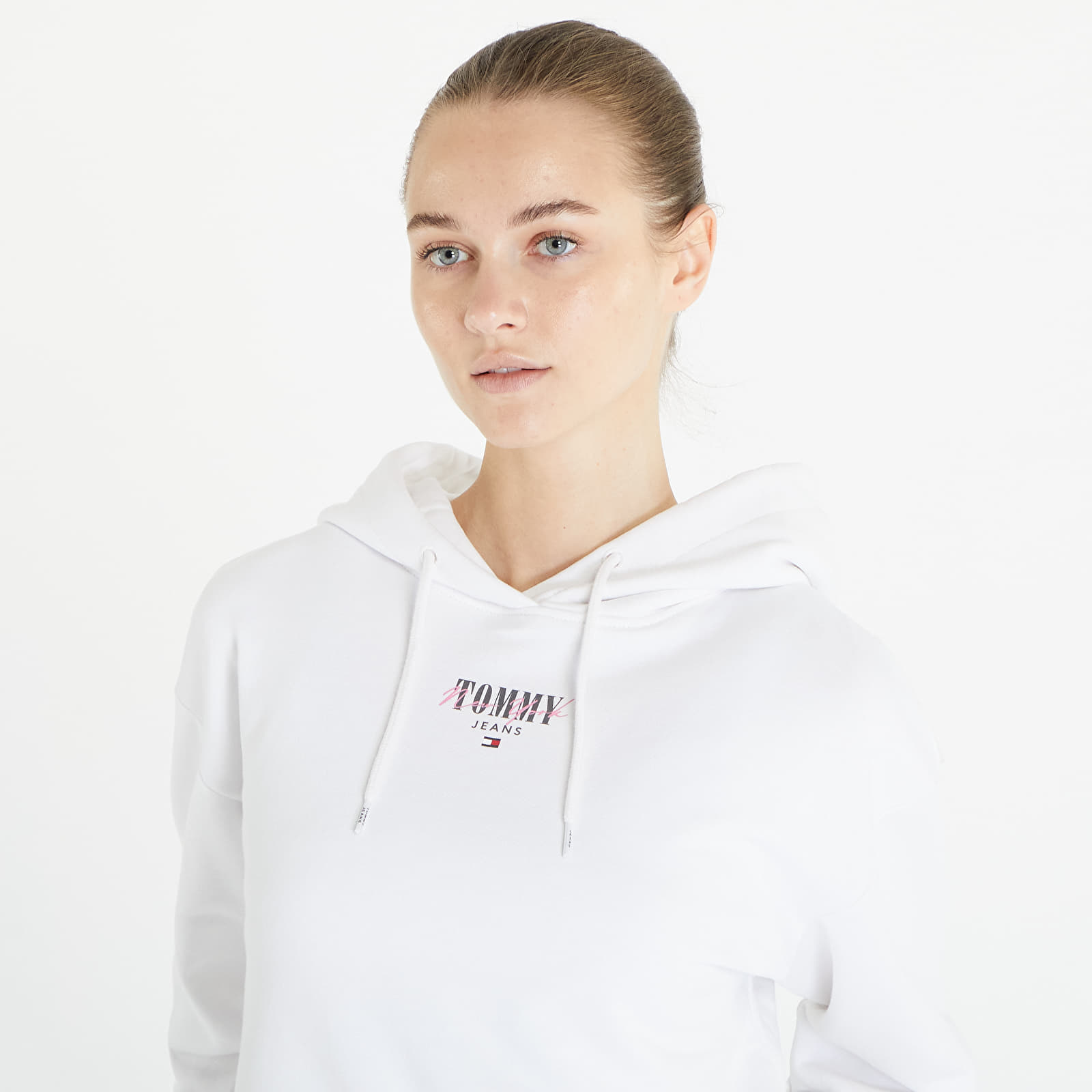 Hupparit ja collegepaidat Tommy Jeans Relaxed Essential Logo Hoodie White