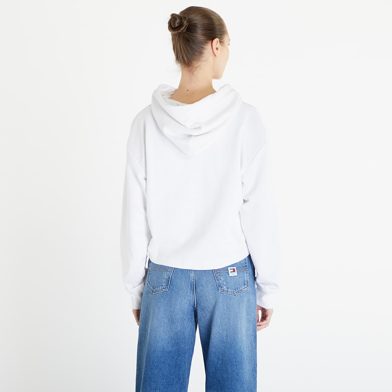 Hupparit ja collegepaidat Tommy Jeans Relaxed Essential Logo Hoodie White