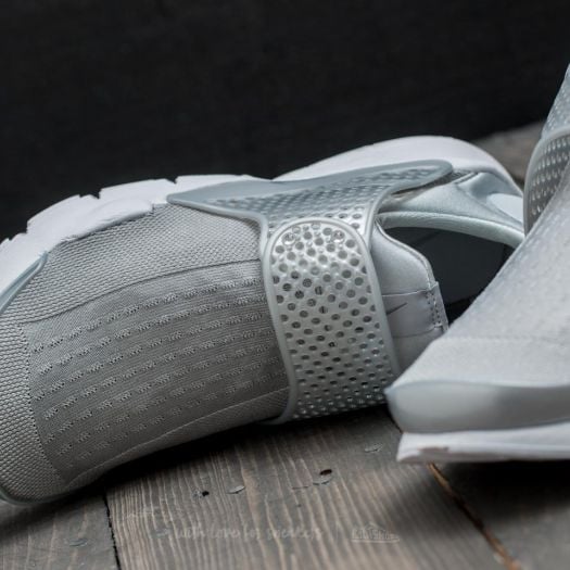 Nike sock dart silver deals