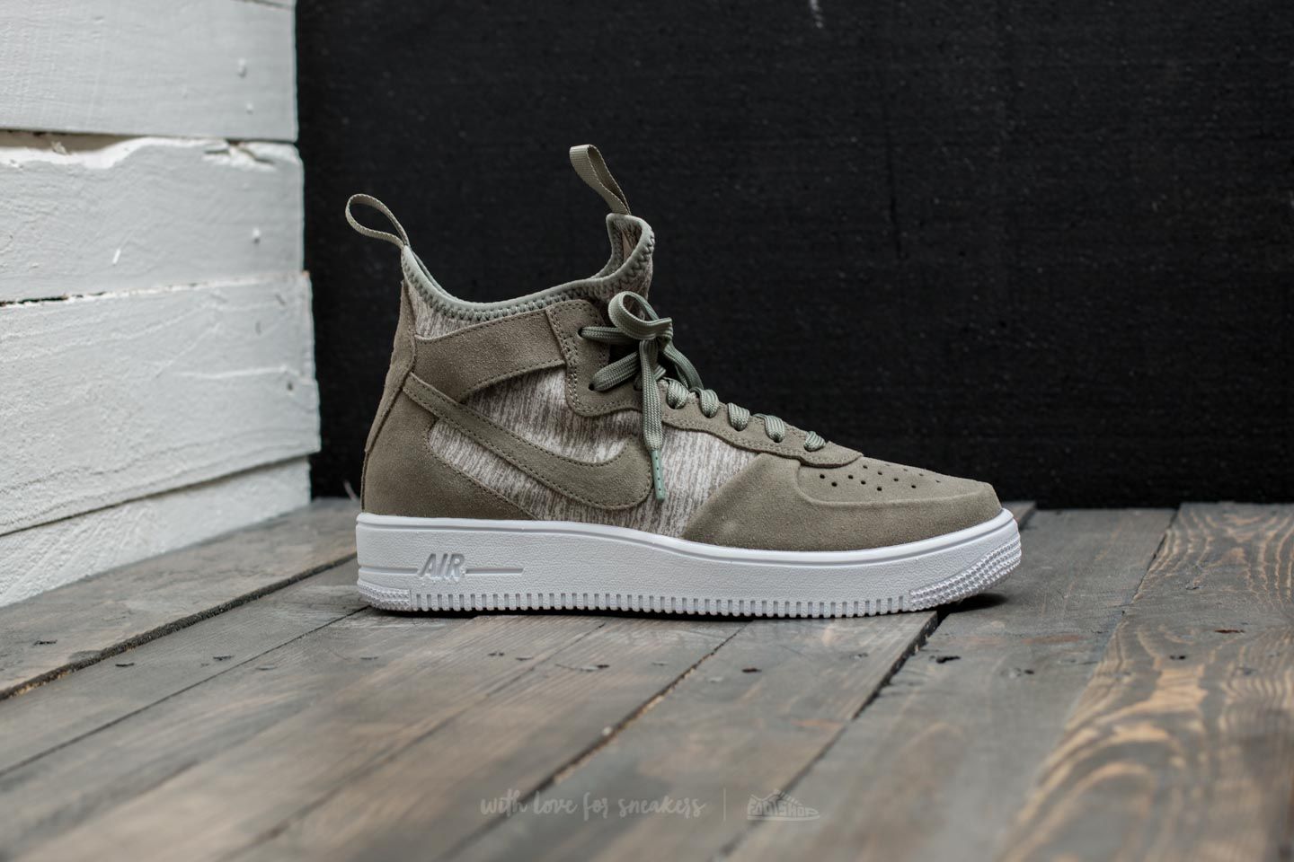 Nike air force mid premium hotsell