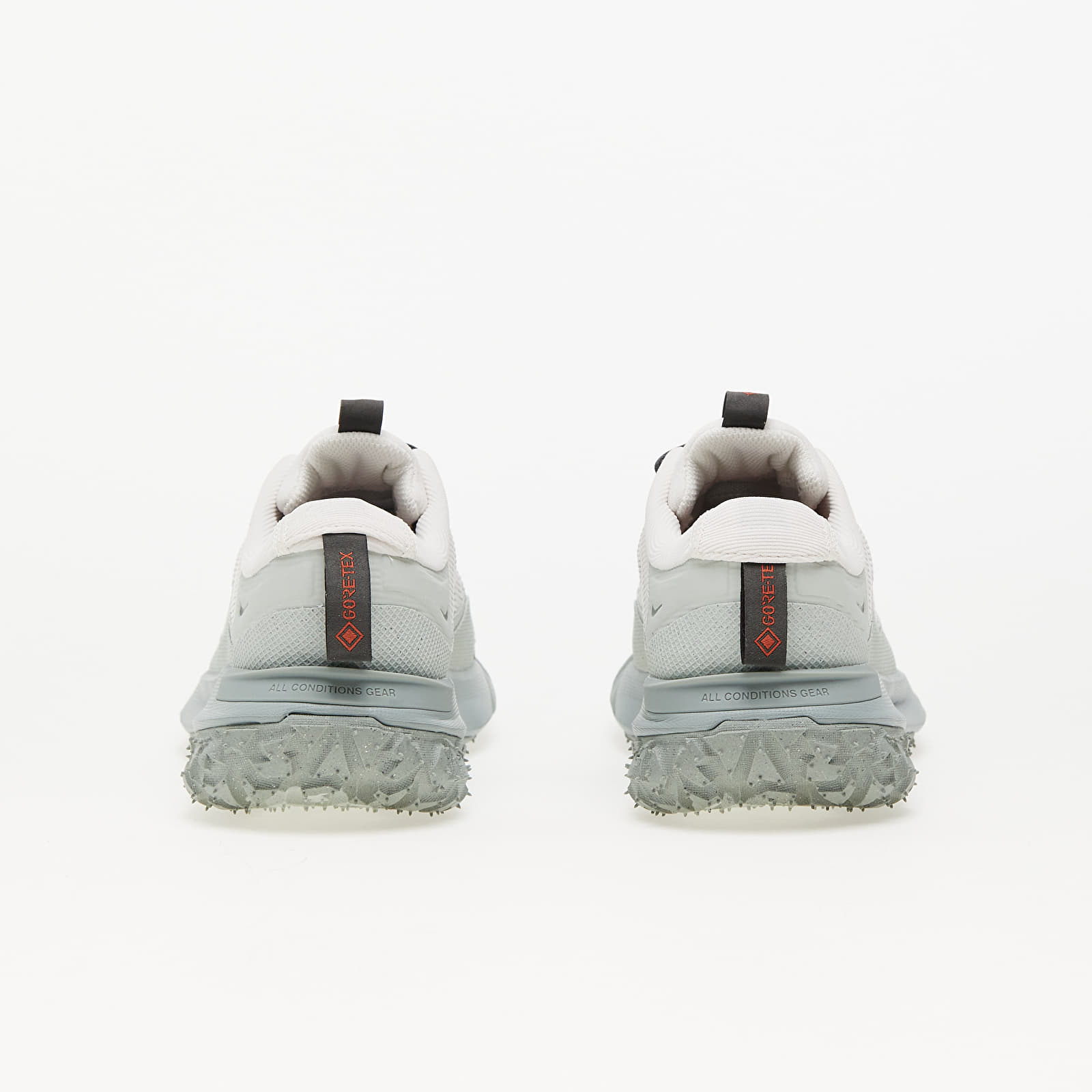 Skor för män Nike ACG Mountain Fly 2 Low GTX Phantom/ Dk Smoke Grey-Light Silver